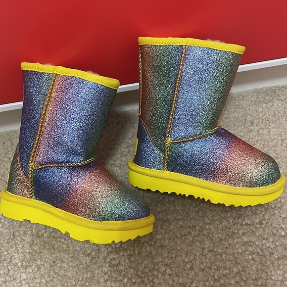 UGG NWT baby girl size 7 classic rainbow sparkle glitter boots with yellow trim. - Picture 7 of 13